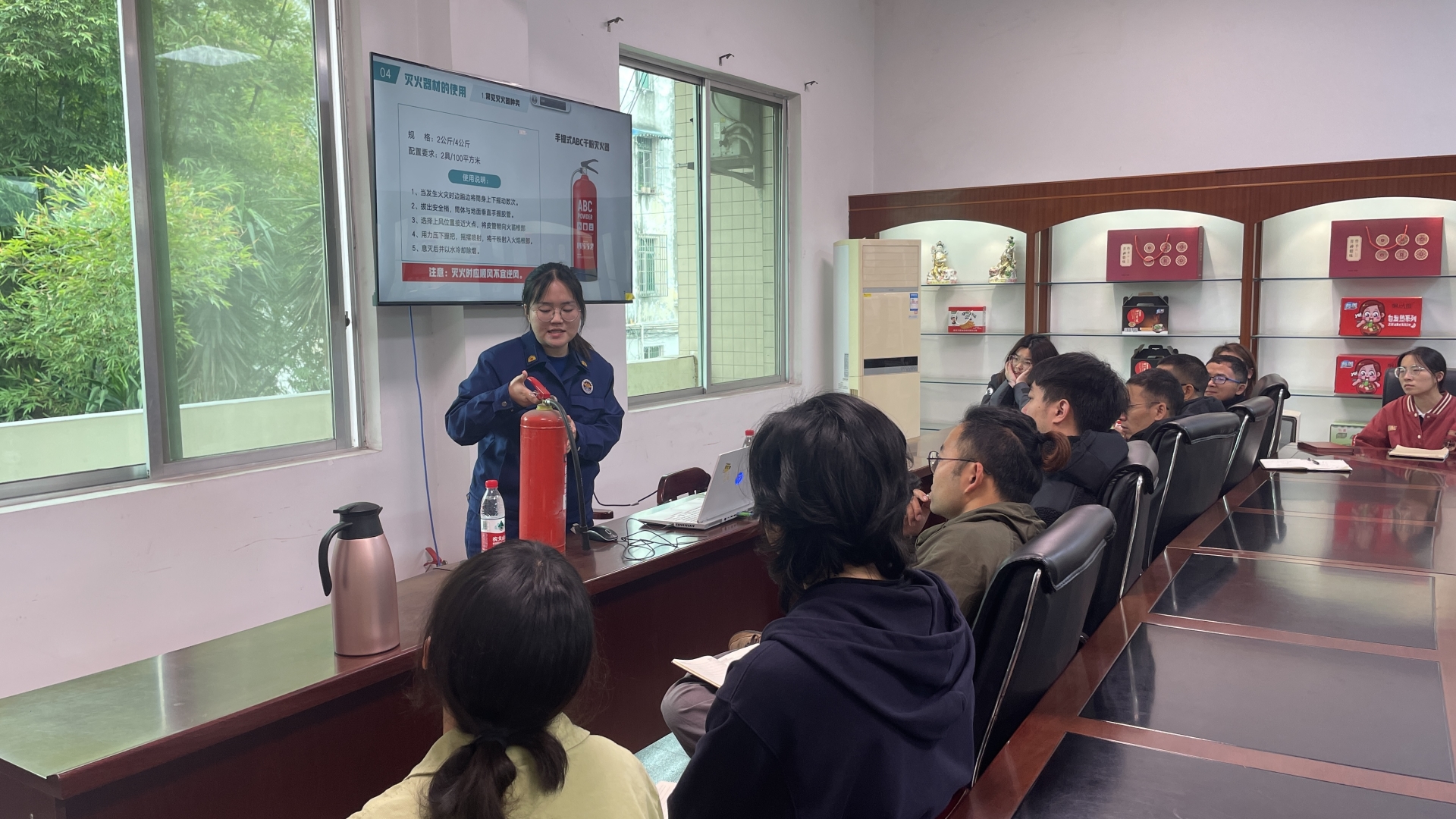 消防演练，防患未“燃”——县文化传媒公司开展消防安全演练